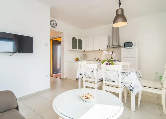 Ferienvilla Mit Pool In By Interhome Дом отдыха Пула