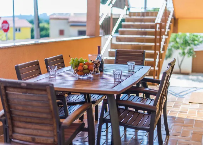 Ferienvilla Mit Pool In By Interhome Vakantiehuis Pula