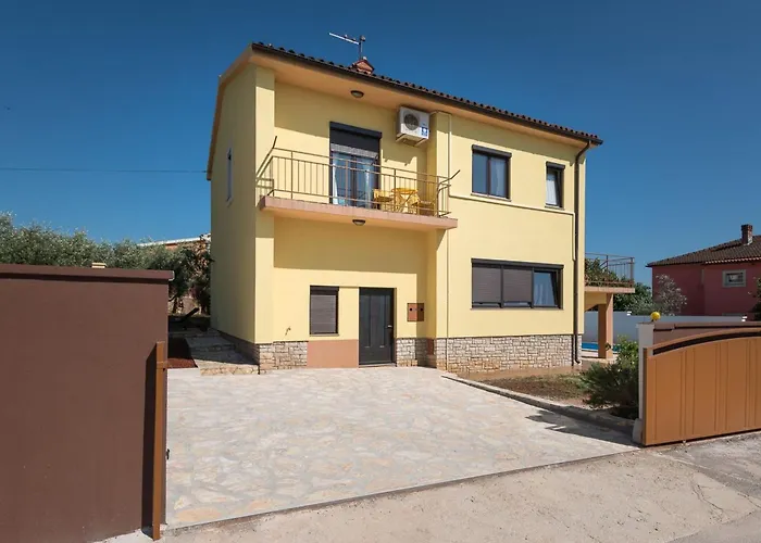 Ferienvilla Mit Pool In By Interhome Дом отдыха *