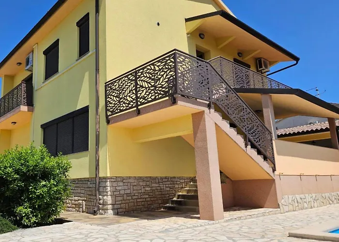 Дом отдыха Ferienvilla Mit Pool In By Interhome Пула