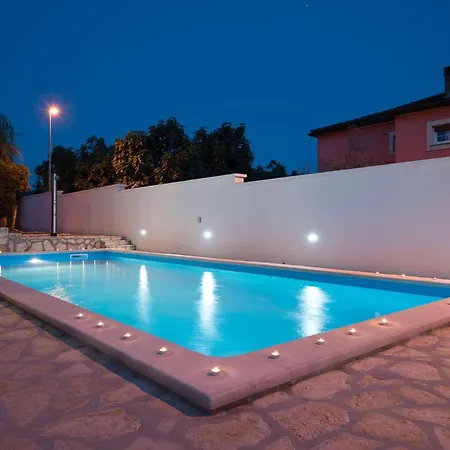 度假居 Ferienvilla Mit Pool In By Interhome