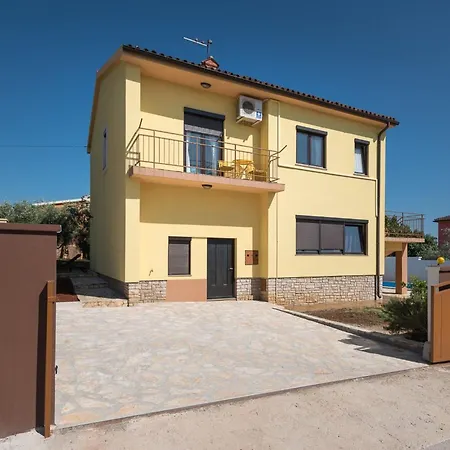 Ferienvilla Mit Pool In By Interhome Semesterbostad *