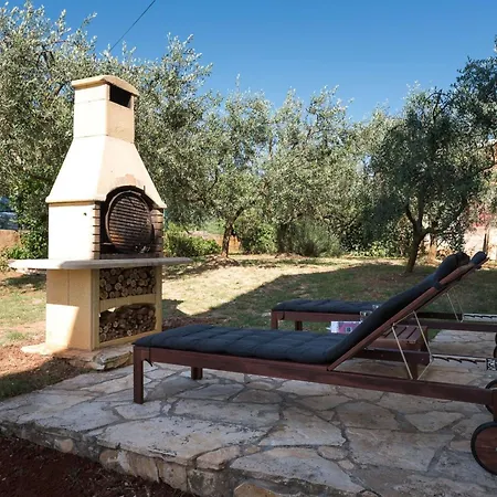 Semesterbostad Ferienvilla Mit Pool In By Interhome *