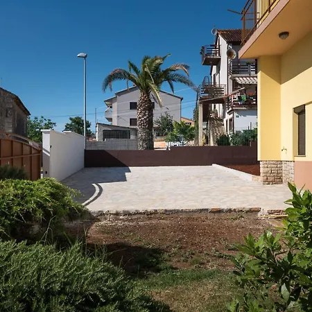 Ferienvilla Mit Pool In By Interhome * Pula