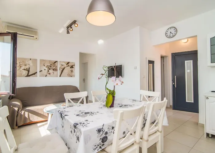 Ferienvilla Mit Pool In By Interhome * 普拉