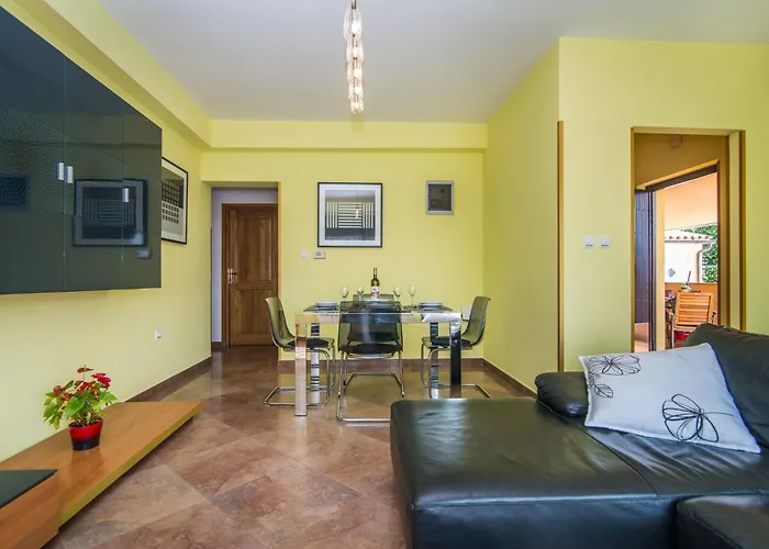 Ferienvilla Mit Pool In By Interhome Pula