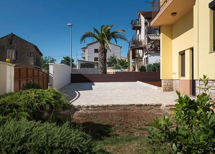 Ferienvilla Mit Pool In By Interhome * Pula