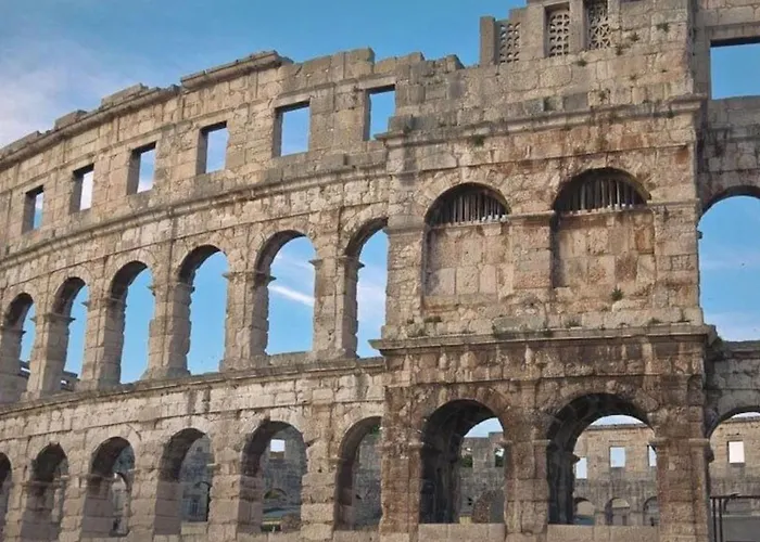 Ferienvilla Mit Pool In By Interhome * 普拉