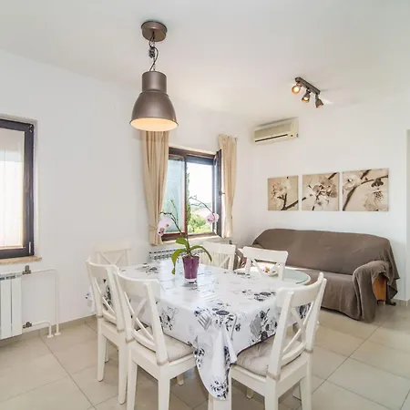 Ferienvilla Mit Pool In By Interhome * بولا