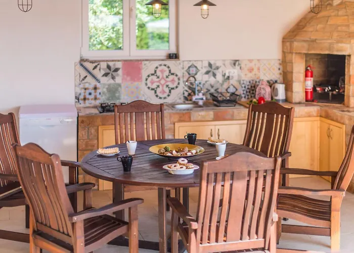 Ferienvilla Mit Pool In By Interhome Póla